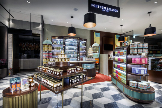 신세계백화점 서울 본점에 위치한 '포트넘 앤 메이슨' 매장 전경 <신세계백화점 제공>